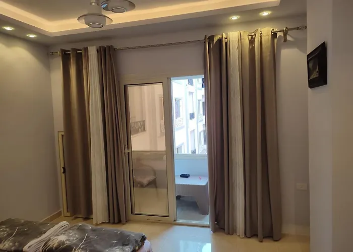 Sheraton Plaza Compound, 214 *